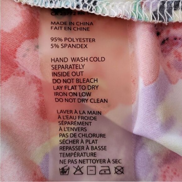 Hilary Radley blue floral v neck cap sleeved relaxed fit top size M. - Picture 7 of 7